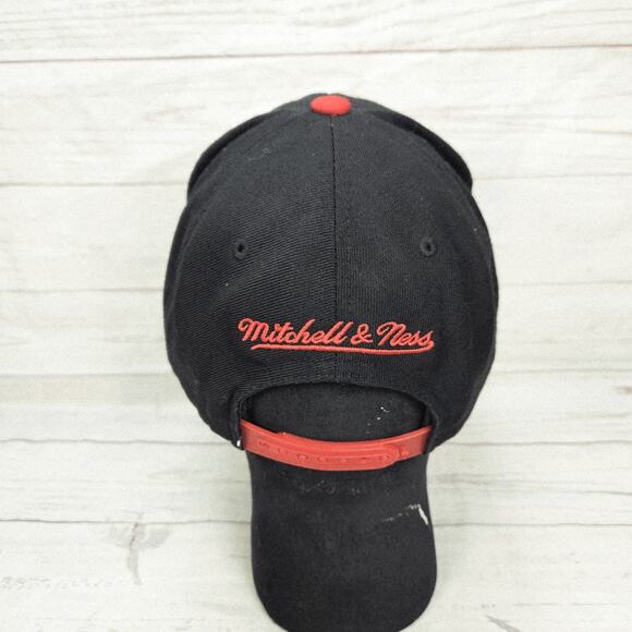 Mitchell & Ness Chicago Bulls Snapback Hat Cap Black & Red Bred Embroidered Bill - Picture 3 of 6